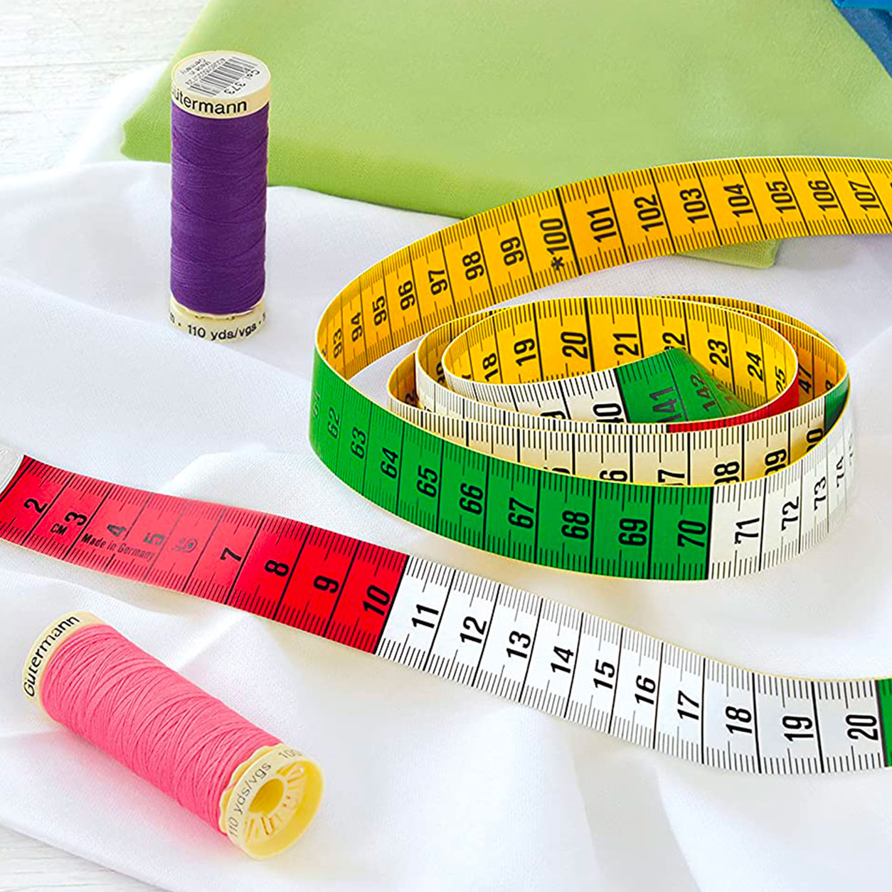 Gutermann Cucitutto 10 Bobine con Metro da Sarto