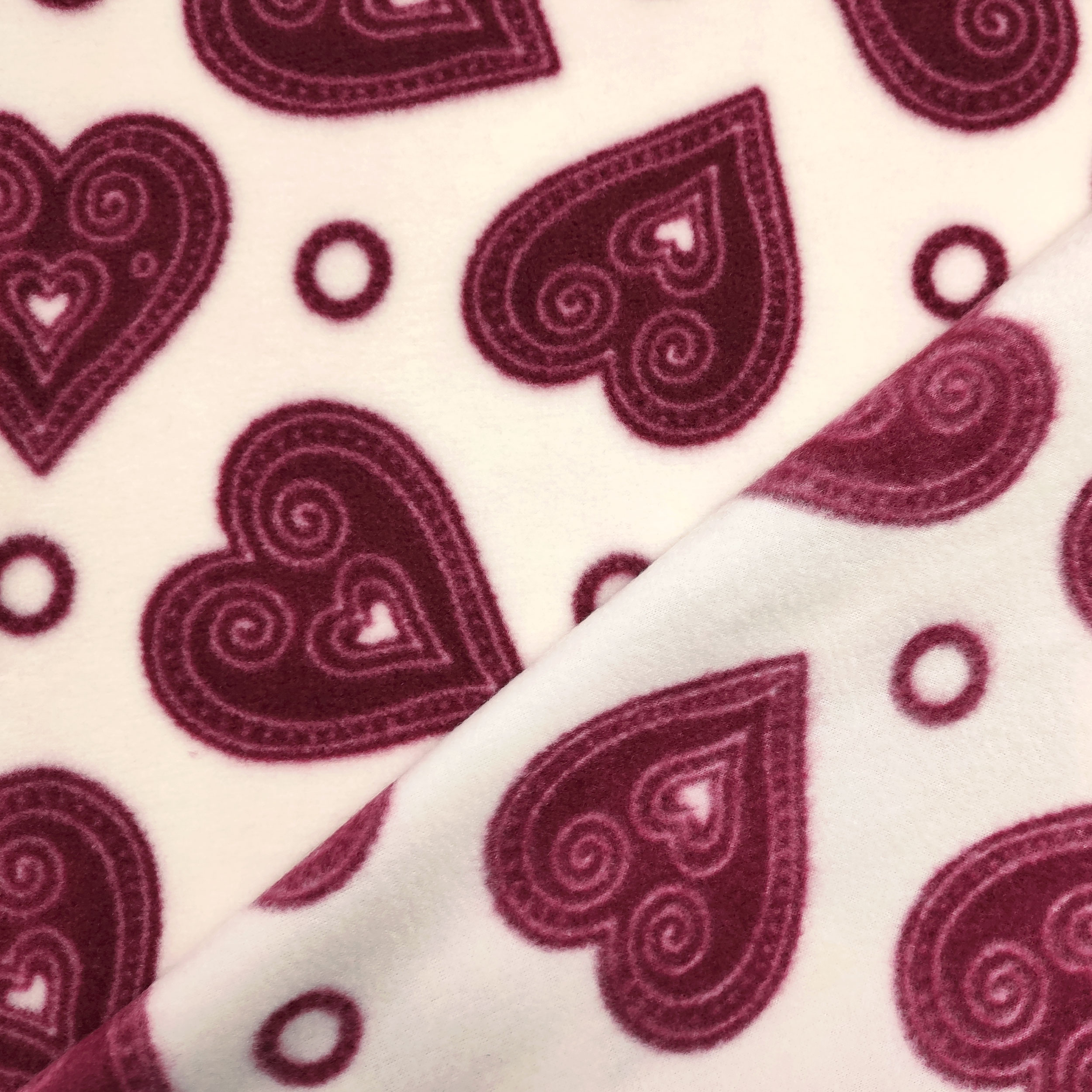 Pile Cuori Bordeaux Sfondo Bianco