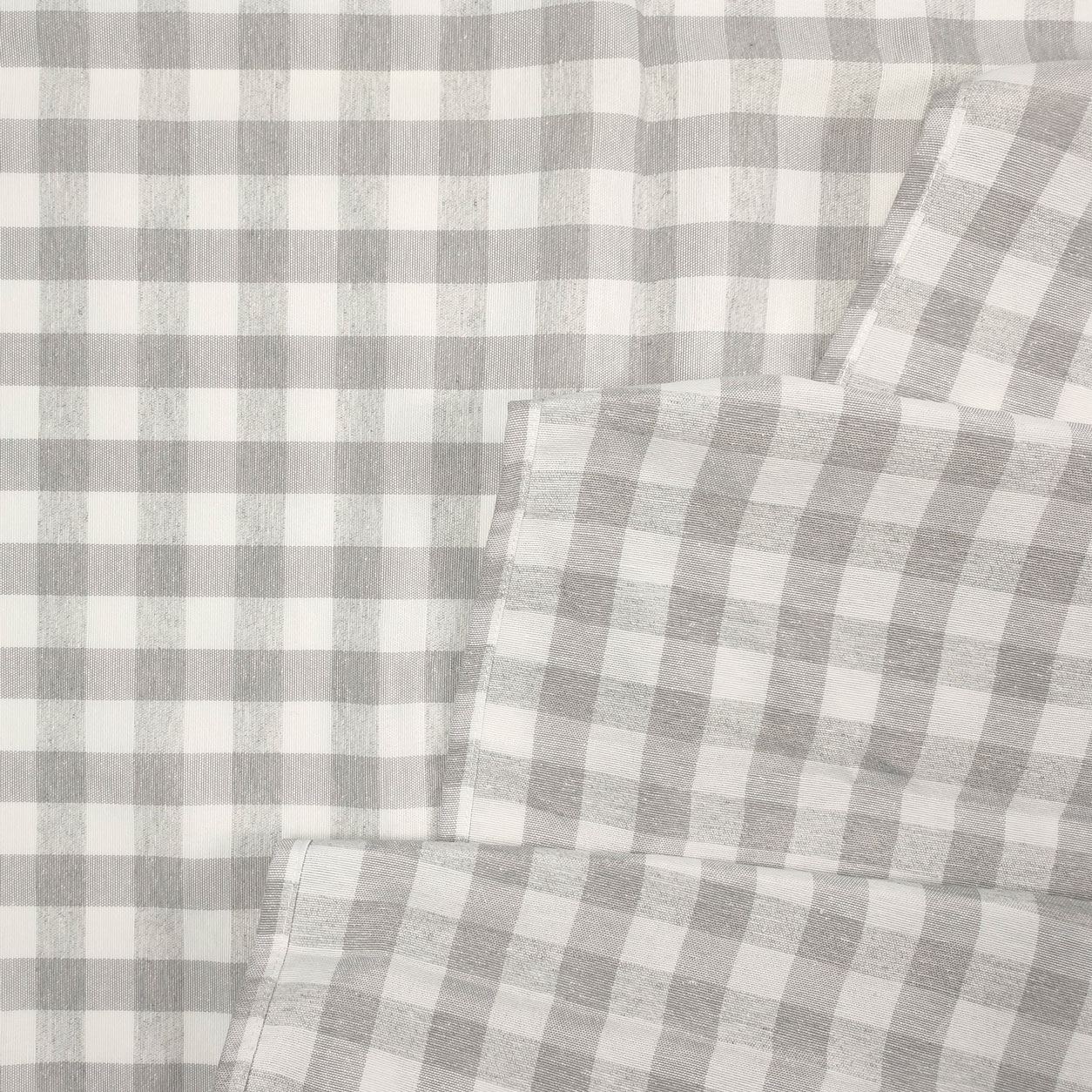 tovaglia-confezionata-quadretti-grigi-tinto-in-filo