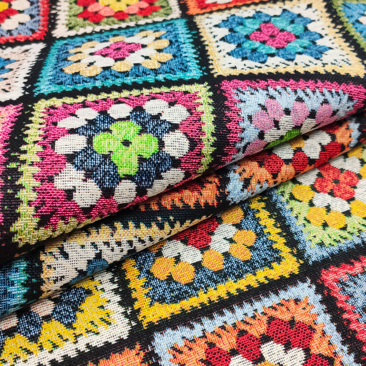 Tessuto Gobelin Fantasia Fiori Crochet