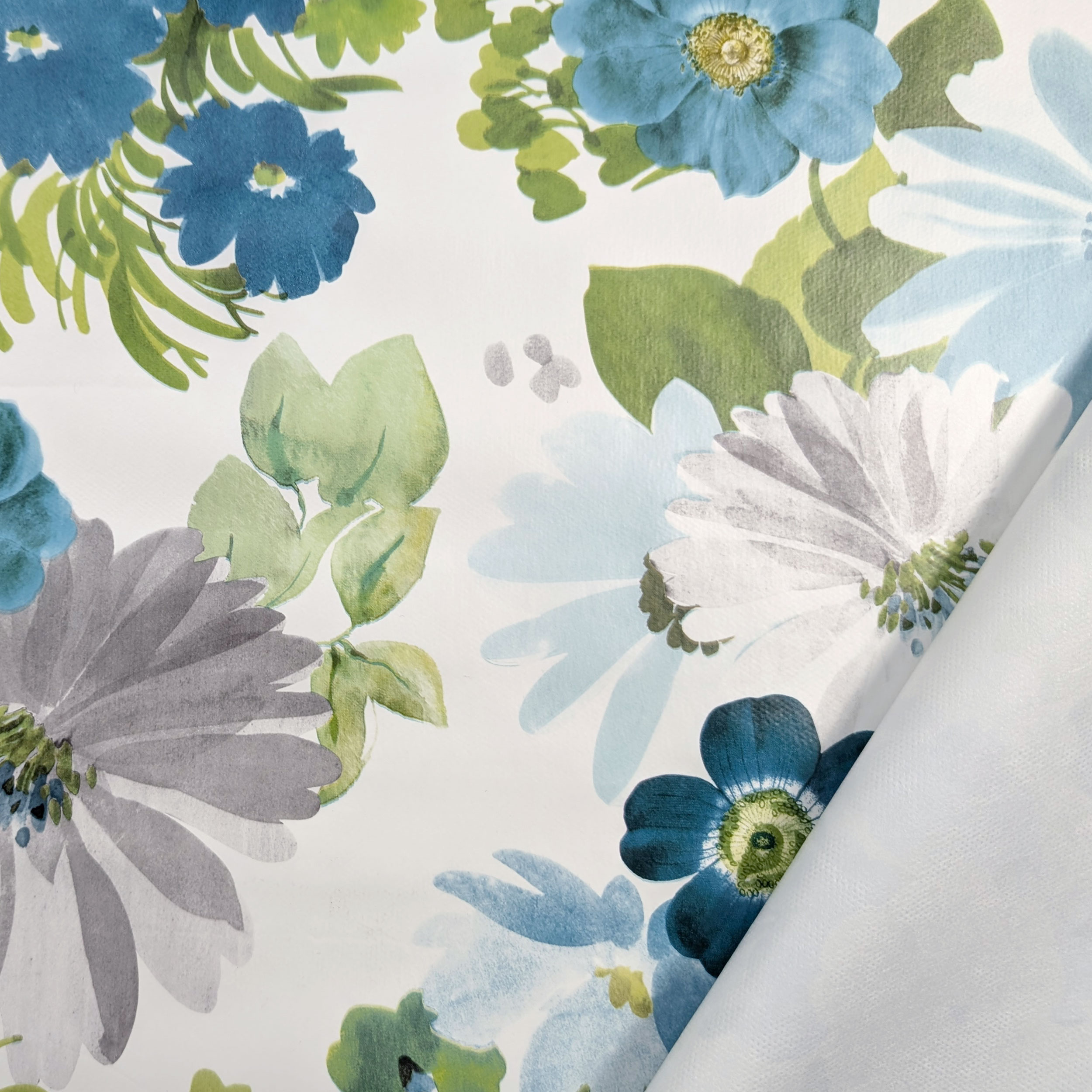 Tessuto per Tovaglia Plastificata Fiori Toni Freddi Image
