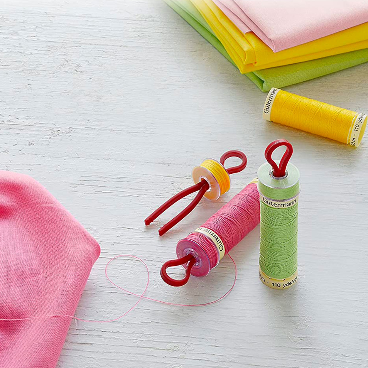 Gutermann Cucitutto 10 Bobine con 10 Portabobine