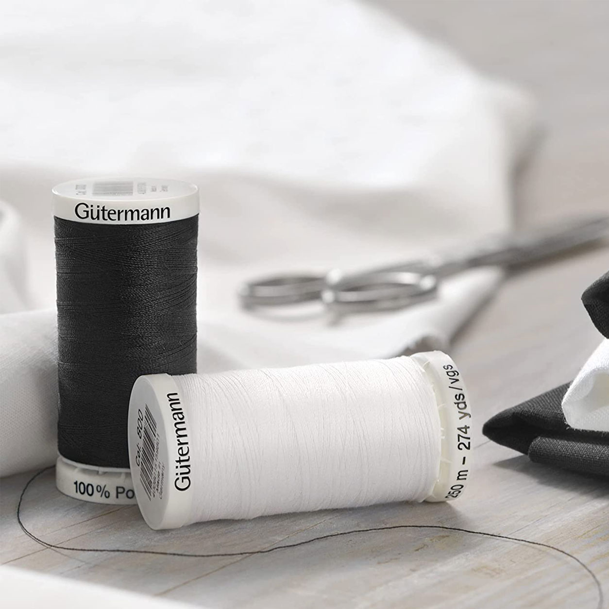 Gutermann Cucitutto Creative Bianco e Nero 6 Bobine