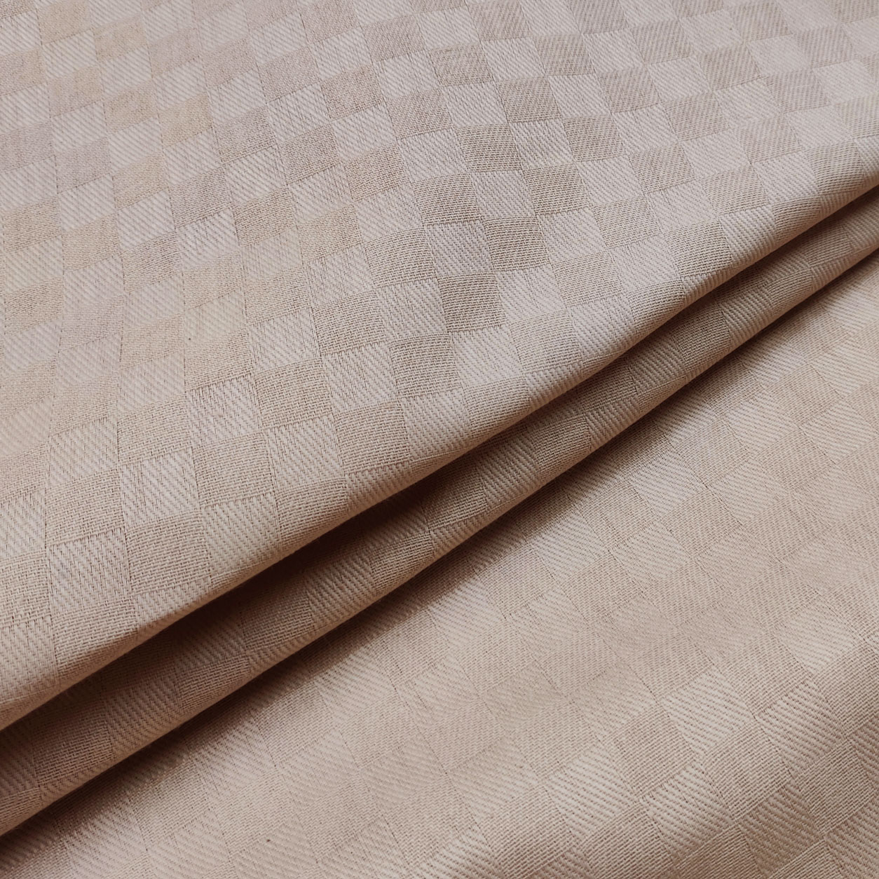 tessuto-damina-tinto-in-filo-tovaglia-beige 2