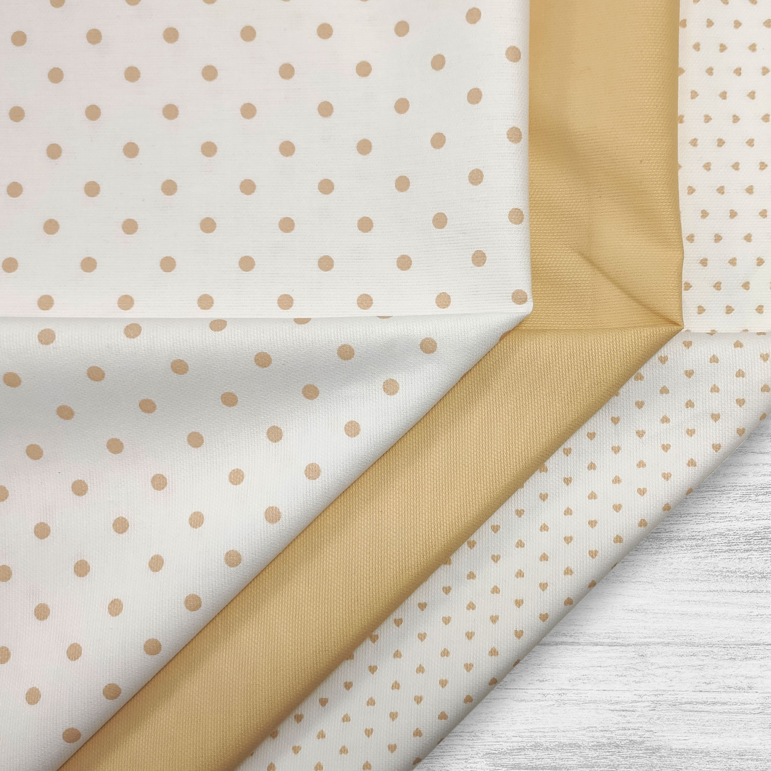 Tessuto Cotone Piquet Cuoricini Beige