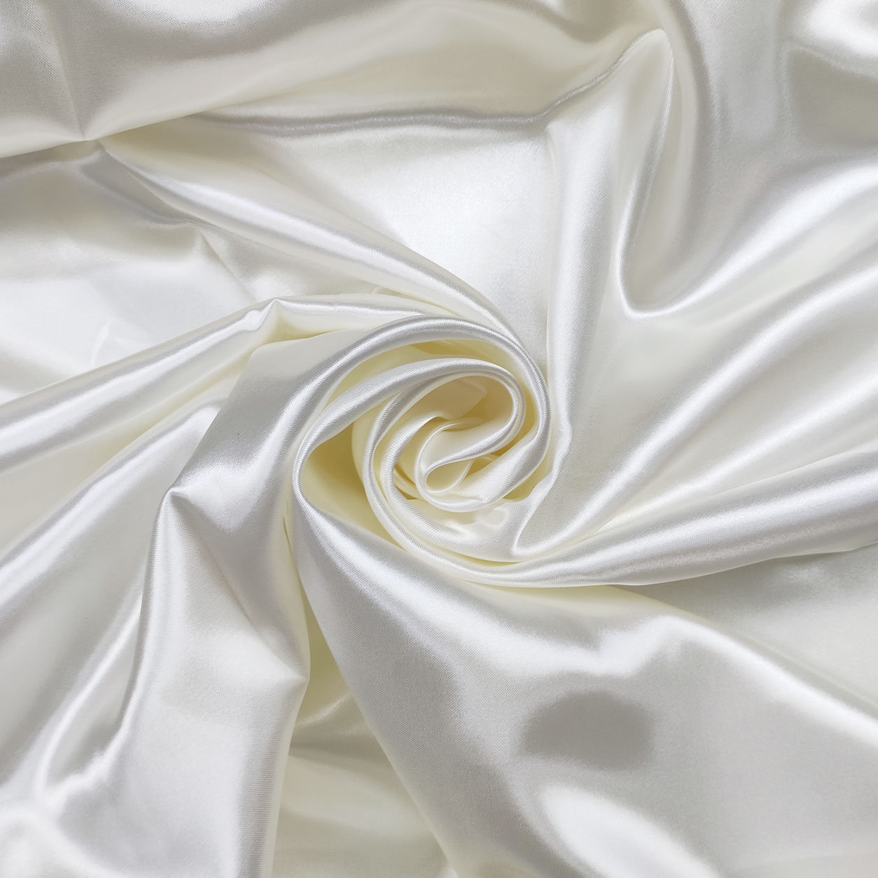tessuto-raso-bianco-latte
