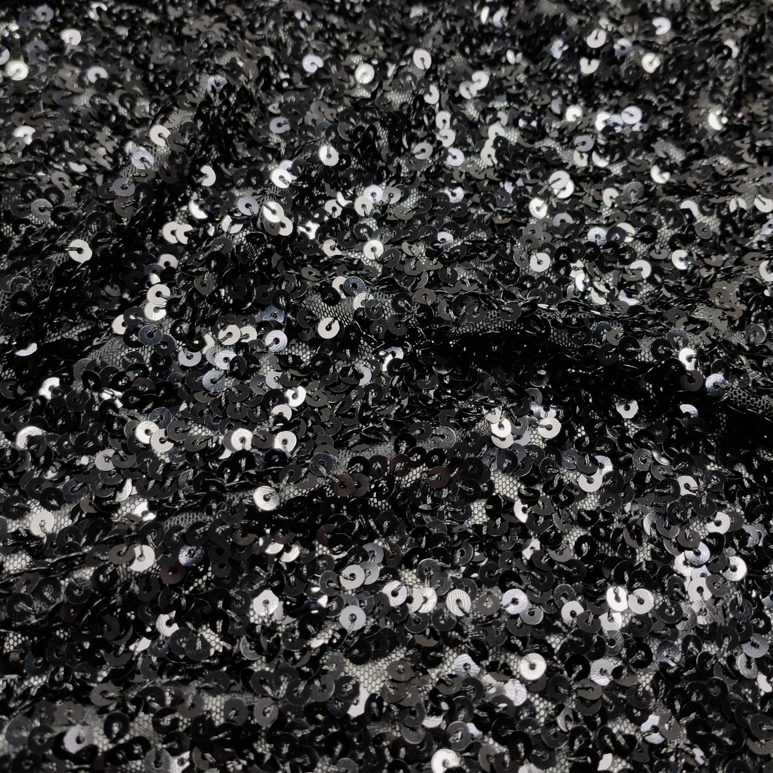 Tessuto Paillettes su Tulle Nero