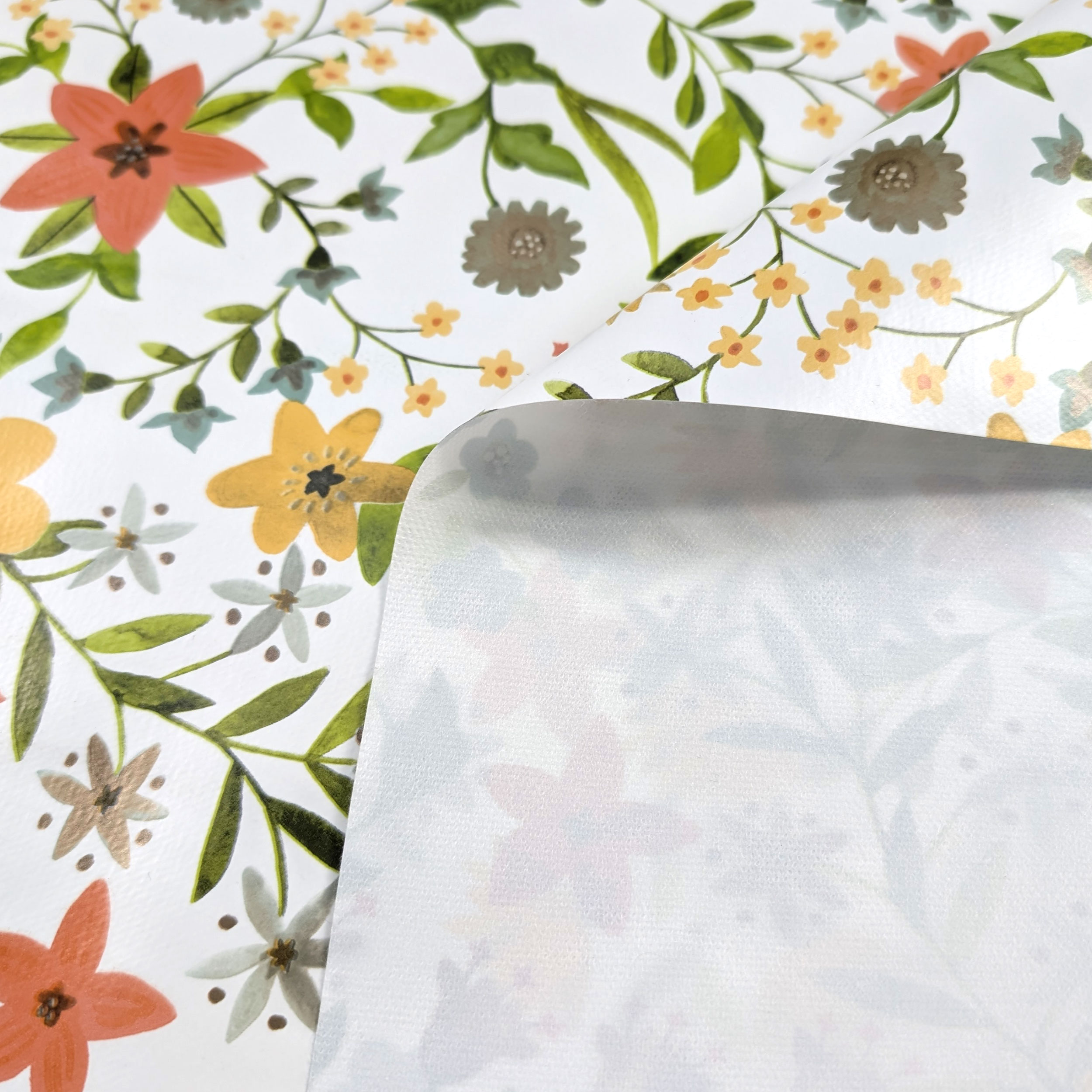 Tessuto per Tovaglia Plastificata Fiori Toni Caldi Image