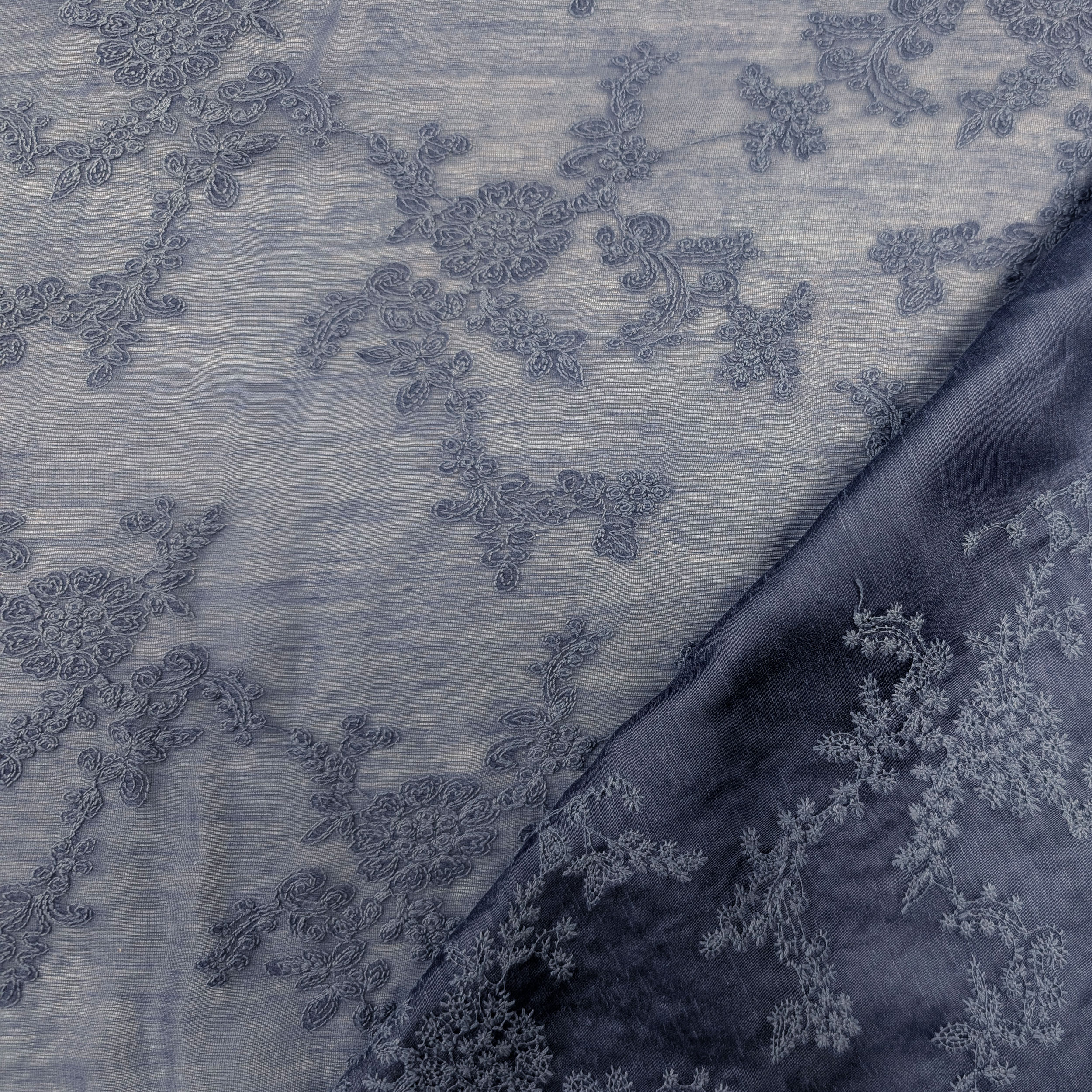 Mussola Ricamata Blu Fiori Image